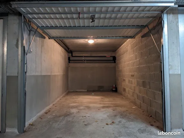 Garage / box / local