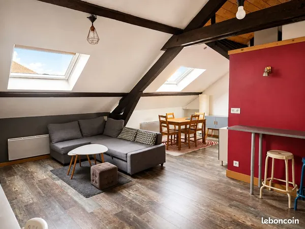Charmant T2 mansardé avec mezzanine en plein coeur de Charleville-Mézières