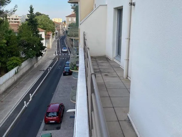 Nîmes Croix de Fer - P2 33 m² avec terrasse, parking et cave
