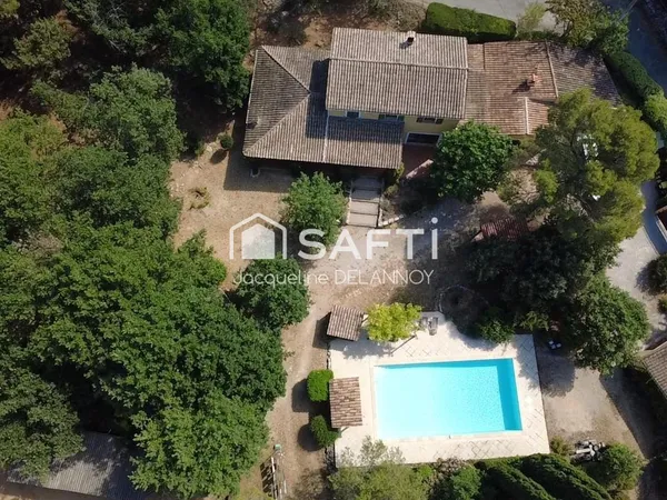 PROPRIÉTÉ ÉQUESTRE, 2 MAISONS, 5000 m²