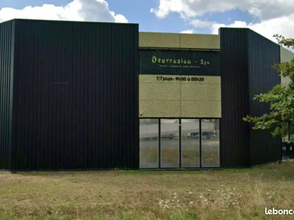 Local commercial 210 m² PESSAC