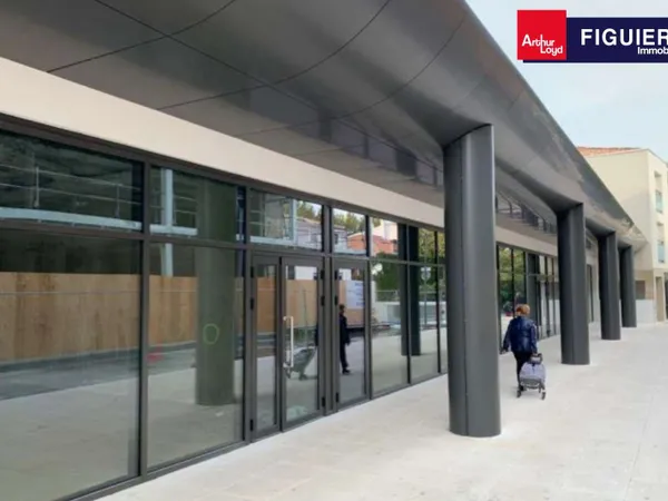Locaux commerciaux neufs à louer centre d'Istres