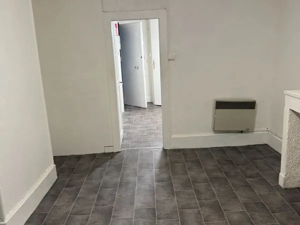 F1 32 m² à louer - Chambre et cuisine séparées