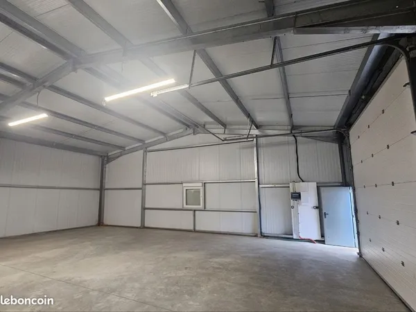 Hangar 150m2
