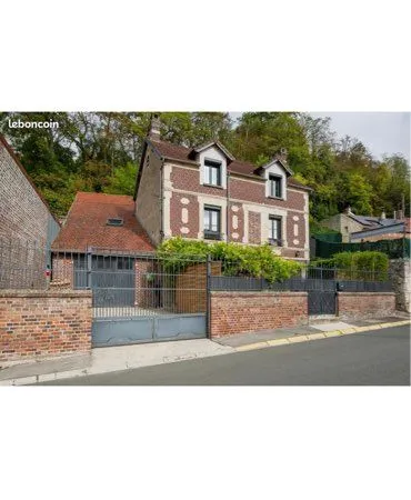 Maison rénovée de 160 m² avec 6 chambres et duplex indépendant, à proximité de Senlis et Compiègne