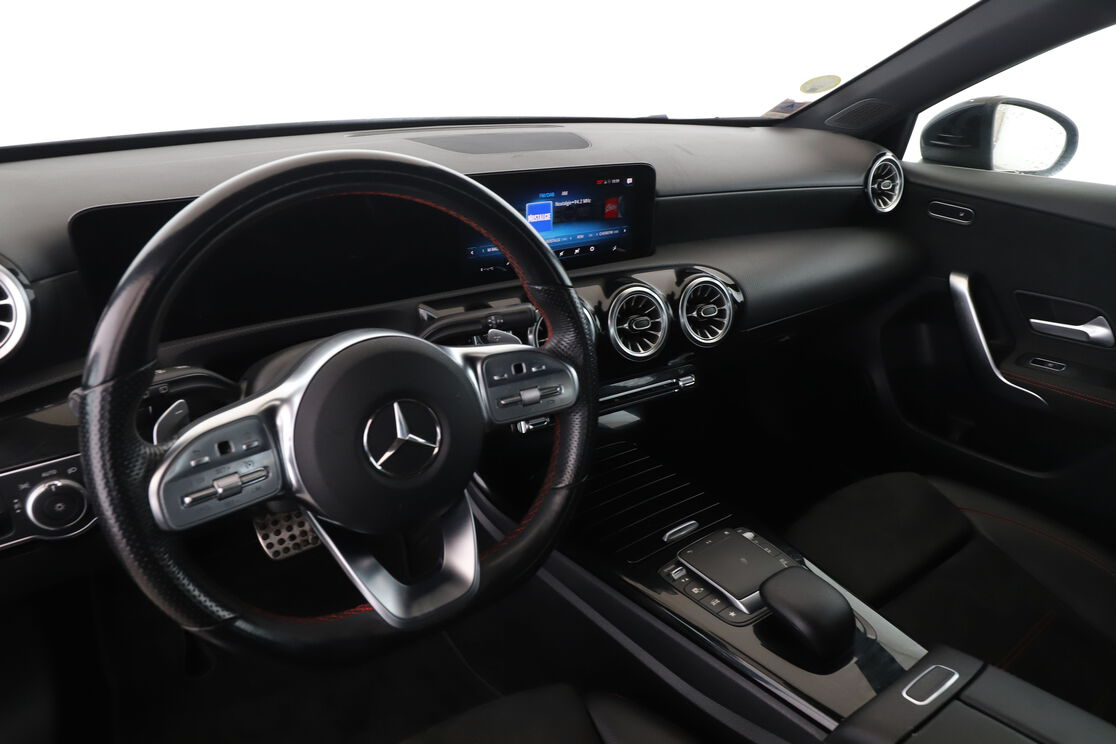 Mercedes-Benz Classe A 180 d AMG Line 8G-DCT — photo 10