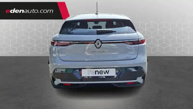 Renault Megane e-tech ev60 220 ch optimum charge — photo 4