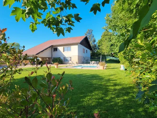Tilleroyes Maison familiale 250 m² avec piscine - véranda 50 m2 - 6 chambres - T2 indépendant
