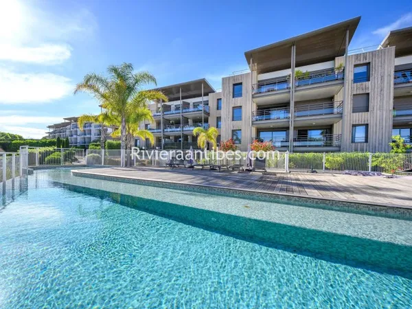 Superbe appartement 5 pièces vue mer à Antibes Bréguières