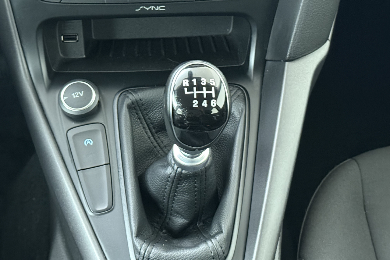 Ford Focus SW — photo 12