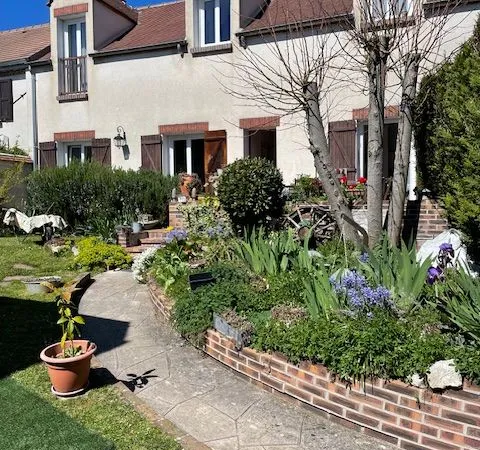 Maison briarde rénovée avec studio indépendant