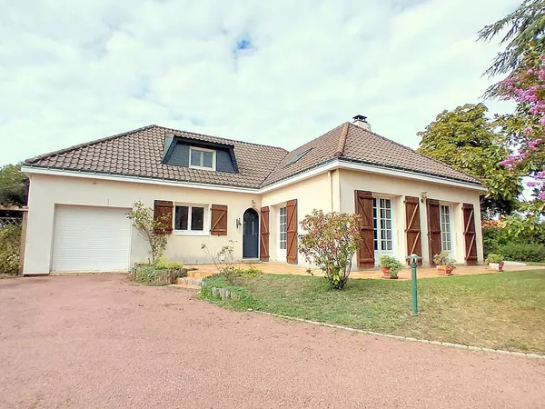 Maison traditionnelle + appartement de plain pied T3 - 9 pièce(s) 295 m²