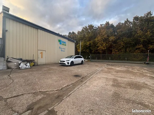 Local 142 m² Loire-Authion