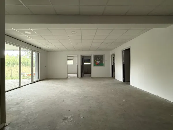Yutz Aéroparc Local professionnel 151 m2 avec extérieur et