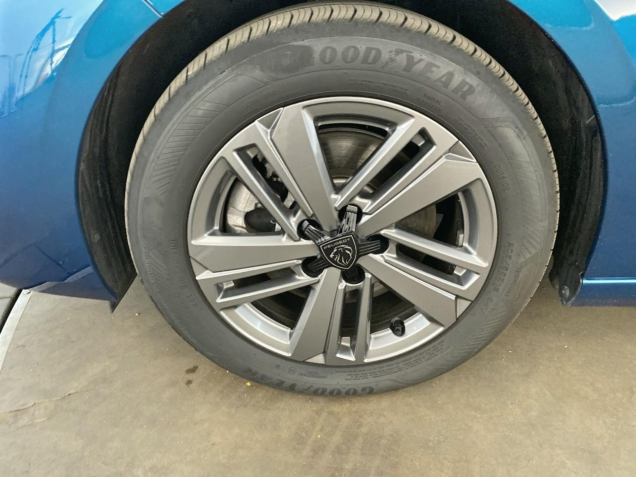 Peugeot 308 hybrid 145 e-dcs6 style — photo 11