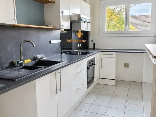 Appartement T4 avec balcon, garage et cave - Lourdes