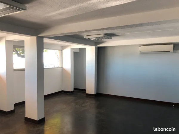 Loue local professionnel en rez-de-chaussée à Cayenne