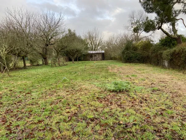 Terrain 700 m²