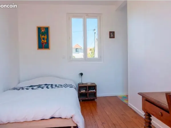 Chambre dans grande maison