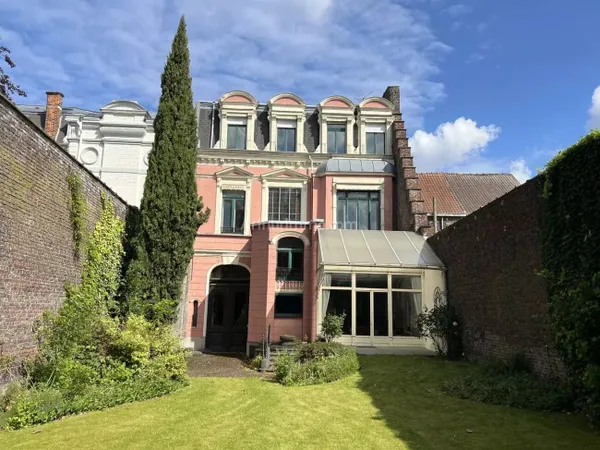 Maison 1 pièce 385 m²