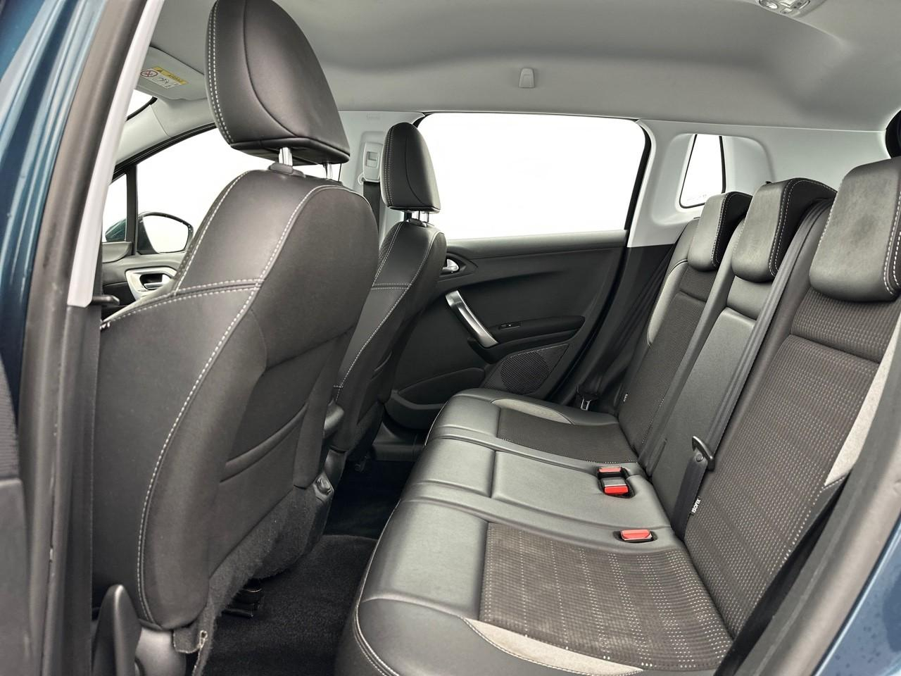 Peugeot 2008 puretech 130ch s&s bvm6 allure — photo 12