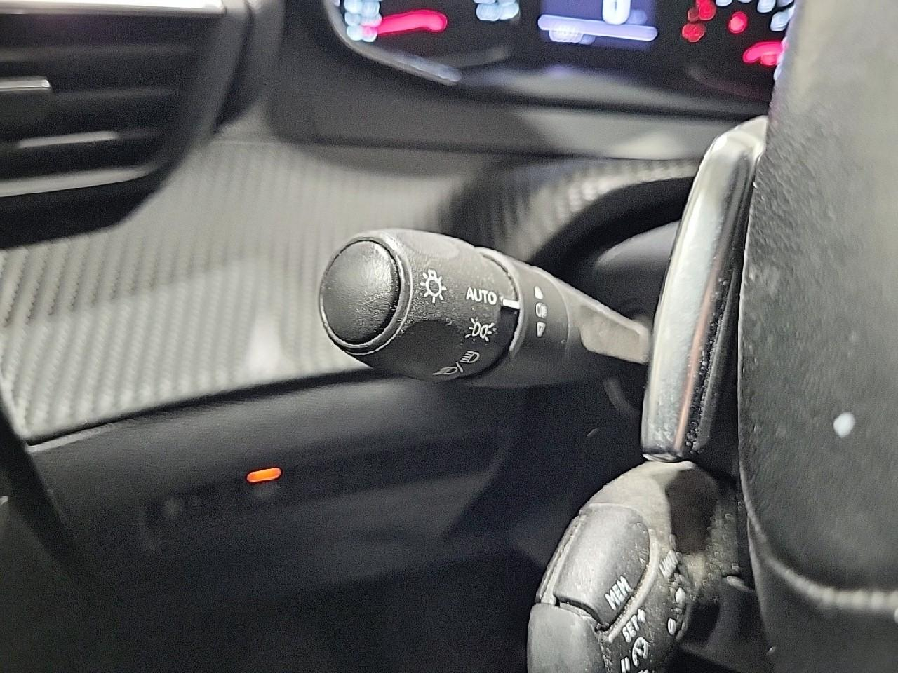 Peugeot 2008 puretech 130 s&s eat8 style — photo 23