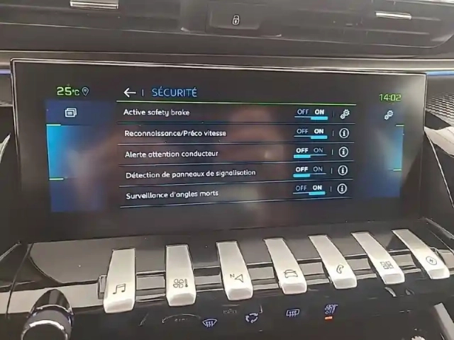 Peugeot 508 hybrid 225 e-eat8 — photo 43