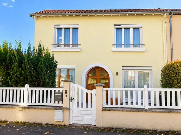 CLERMONT-FERRAND Maison de ville 125 m² , jardin, terrasse et beaux espaces de vie