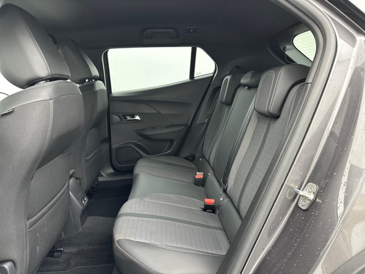 Peugeot 2008 puretech 100 s&s bvm6 allure — photo 12