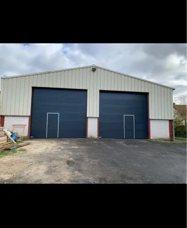 Grand dépôt 550 m2 stockage/garage