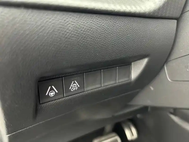 Peugeot 208 electrique 50 kwh 136ch — photo 29