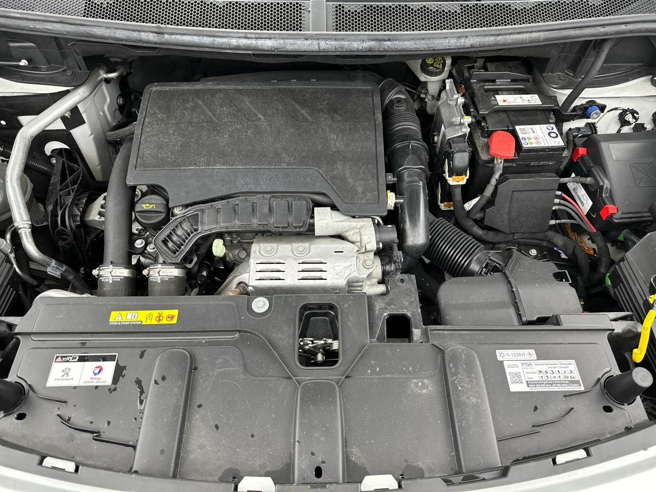 Peugeot 3008 puretech 130ch s&s eat8 gt pack — photo 13