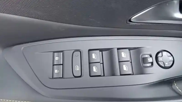 Peugeot 308 sw hybrid 145 e-dcs6 — photo 39