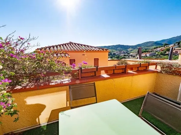 BEL APPARTEMENT LUMINEUX ET CONFORTABLE À COLLIOURE