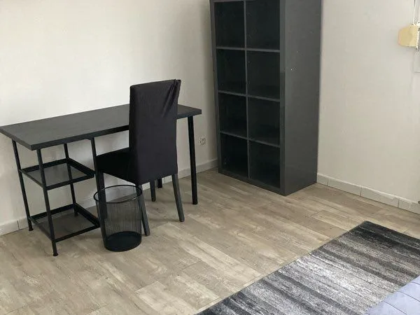 Chambre meublée dans maison entièrement équipée