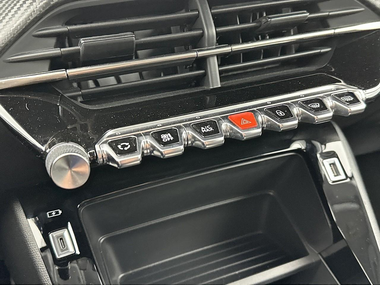 Peugeot 208 puretech 100 s&s eat8 style — photo 27
