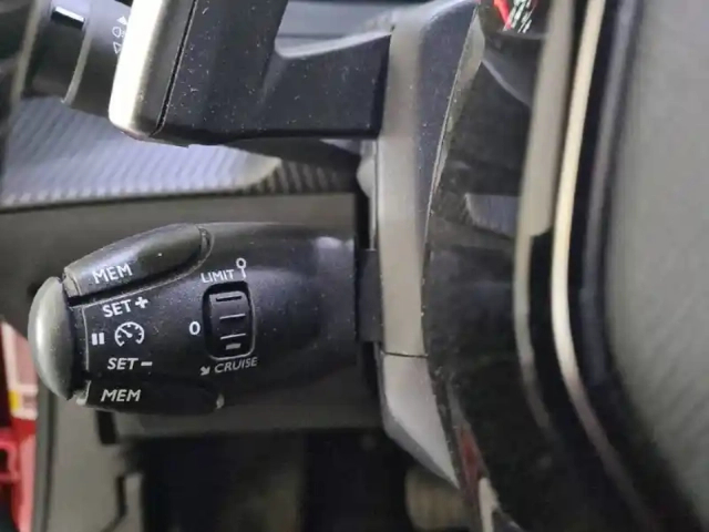 Peugeot 2008 puretech 130 s&amp;s eat8 — photo 32