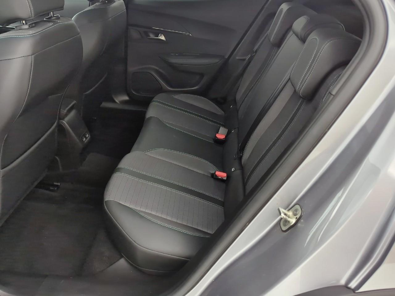 Peugeot 2008 bluehdi 130 s&s eat8 allure pack — photo 10