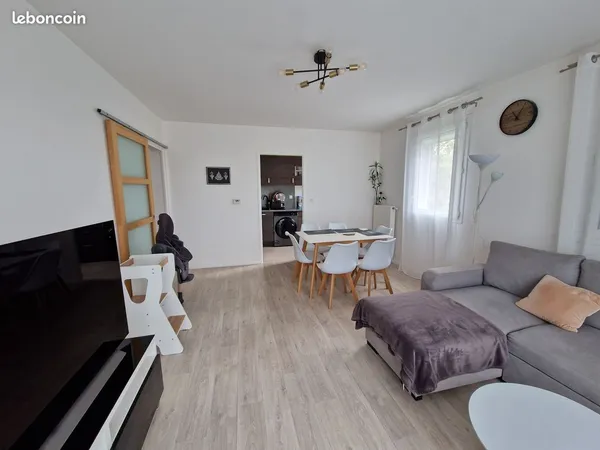 Appartement F3 lumineux avec balcon et parking