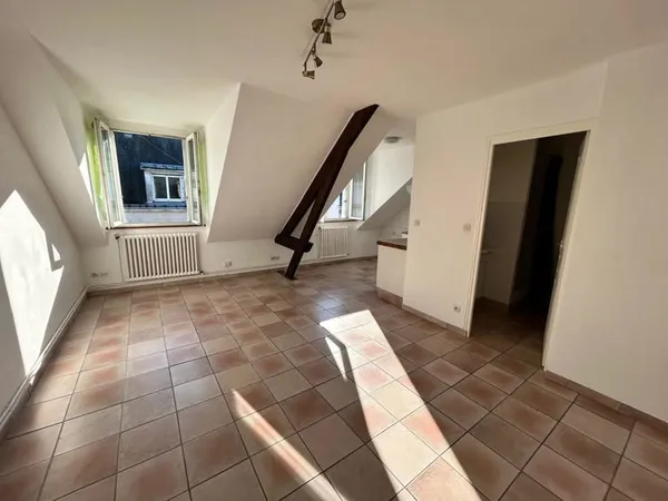 Halles - À LOUER : Appartement T2 bis situé en plein coeu....