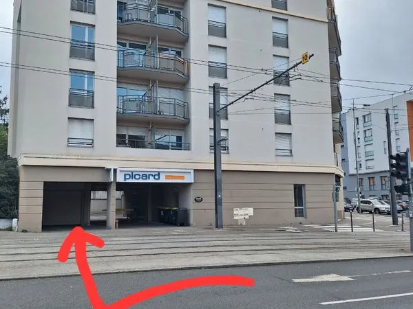 À louer : place de parking sécurisée