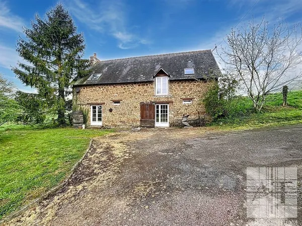 Ensemble immobilier de trois habitations à la campgane
