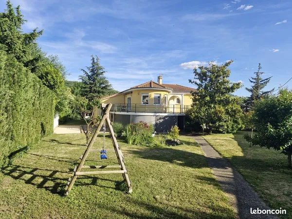 Bas de Sorbiers : Belle villa avec piscine