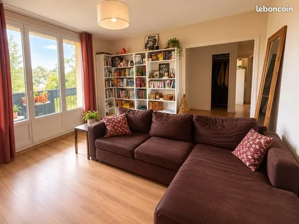 Appartement T3 rénové - 65 m² - Balcon sans vis-à-vis, garage et ascenseur - Montluçon