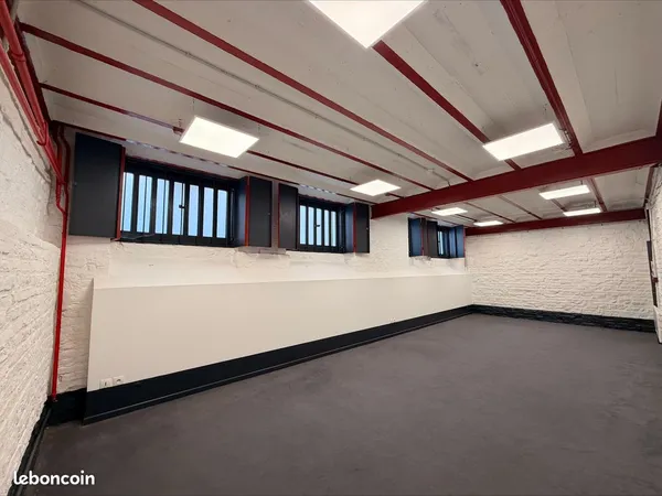 Bureau de 42m2 en entresol - Lille