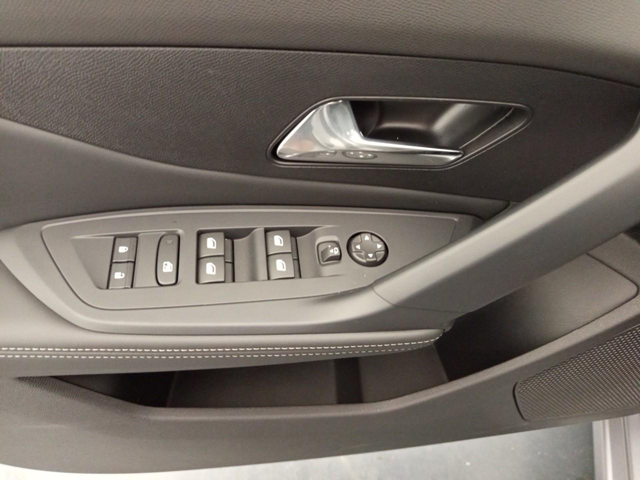 Peugeot 308 hybrid 145 e-dcs6 allure — photo 26