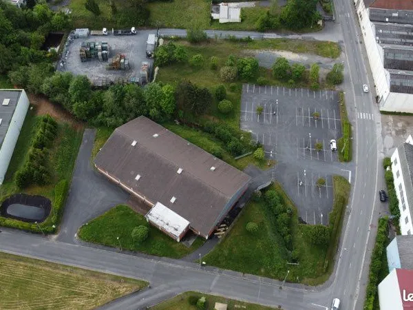 Local commercial 1 127 m² avec parking - Pinon (02)