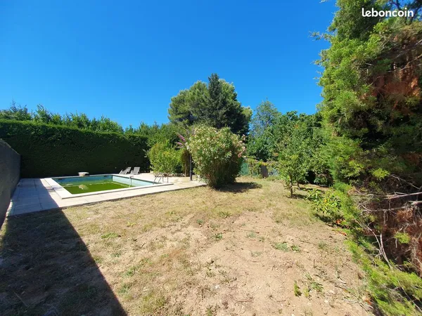 🔔 Terrain 636m² avec piscine