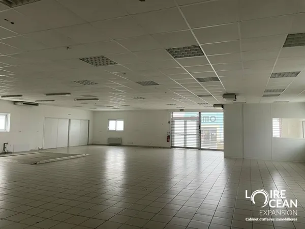 Local commercial 336 m²