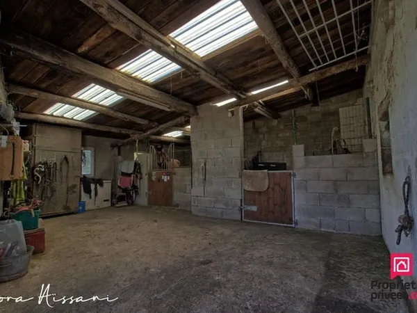 ECURIES 10 BOXES 4 HECTARES